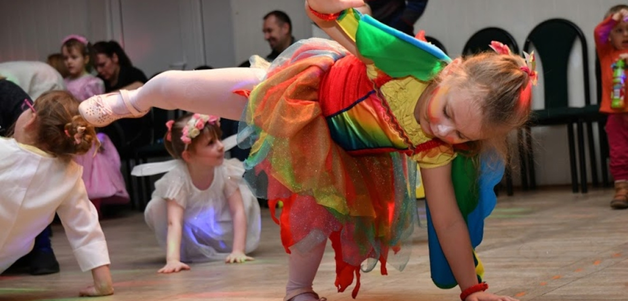 Wielka karnawałowa zabawa dzieci z osiedla Piekary