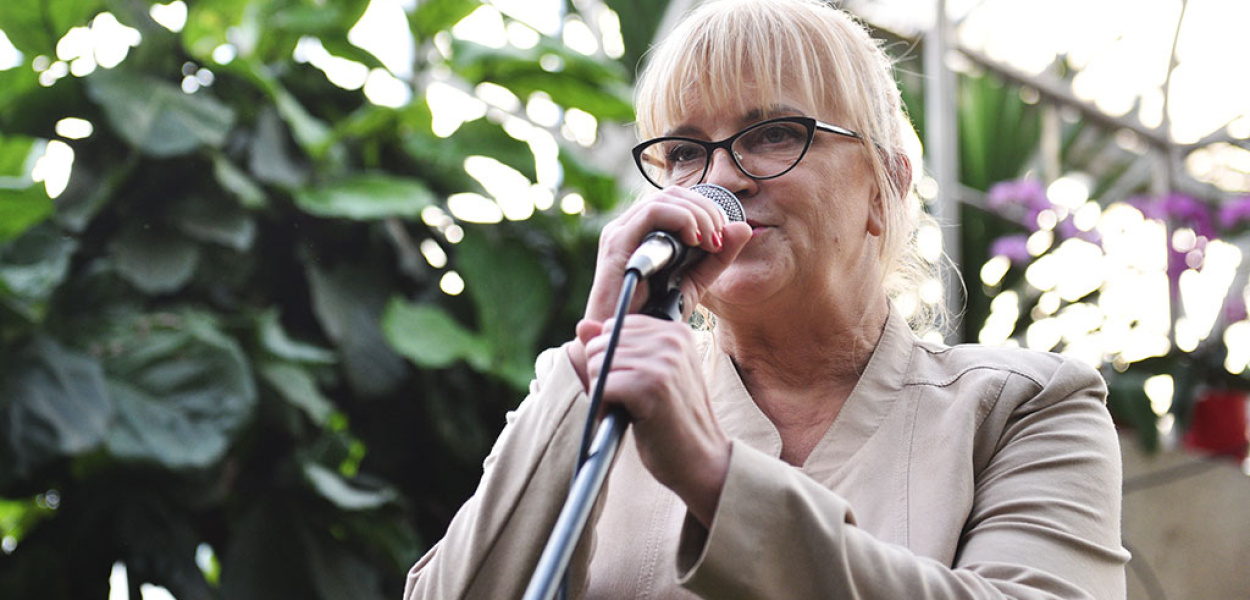 Legnicka palmiarnia pełna kobiet dużych i małych