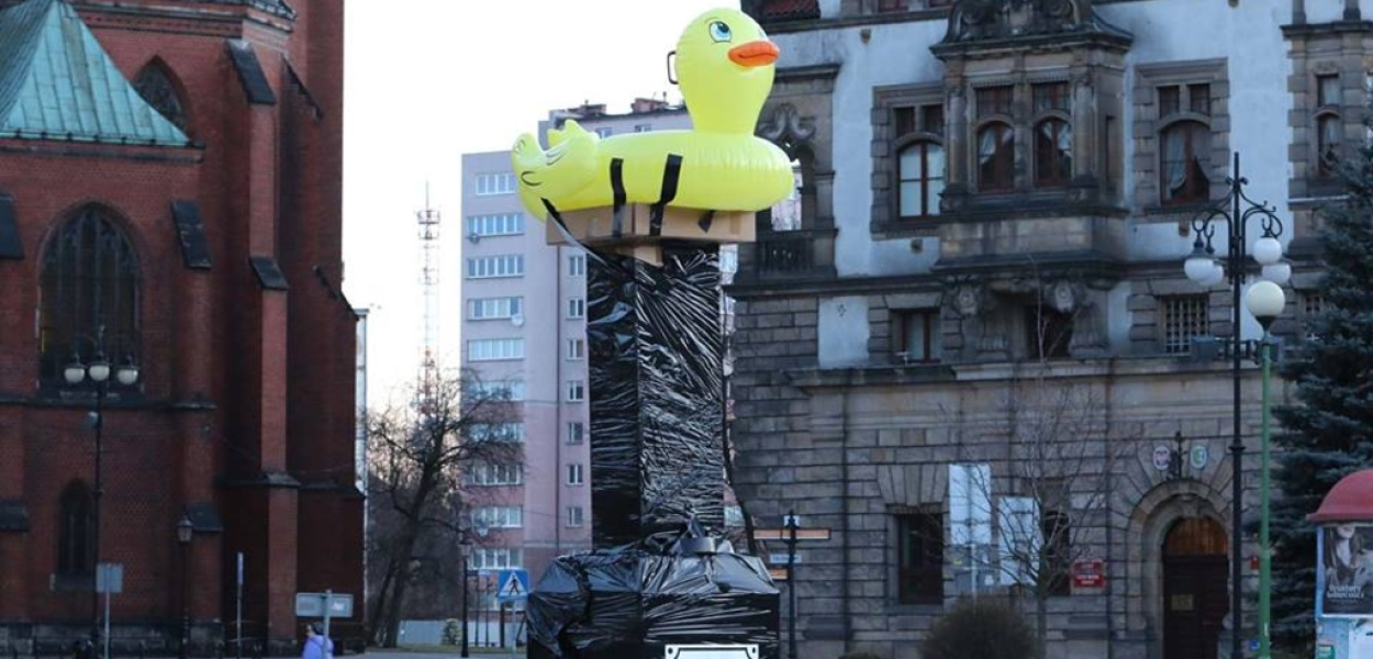 Jest policyjne dochodzenie ws. gumowej kaczki