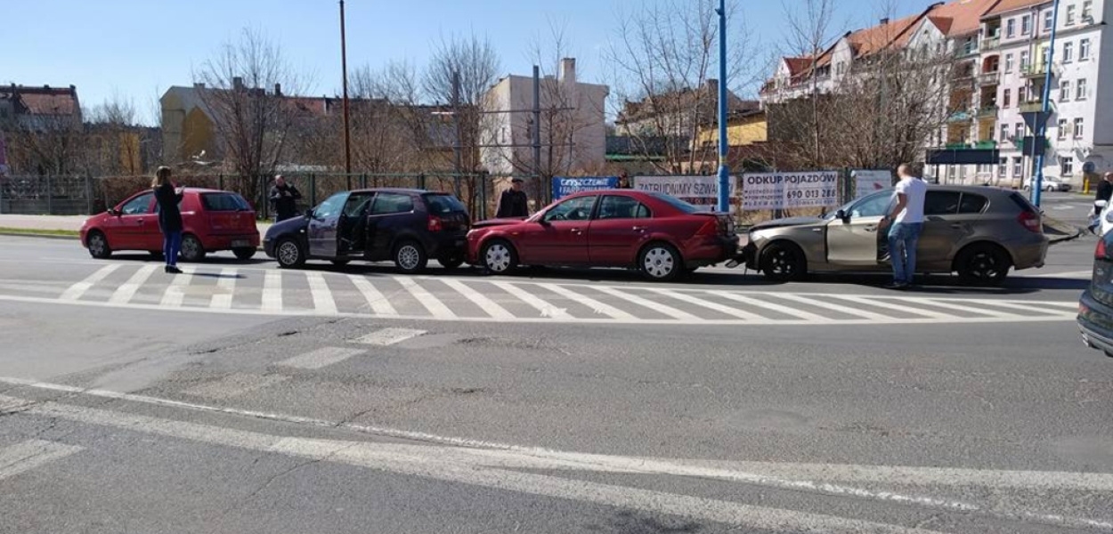 Zderzyły się cztery samochody, dwóch rannych