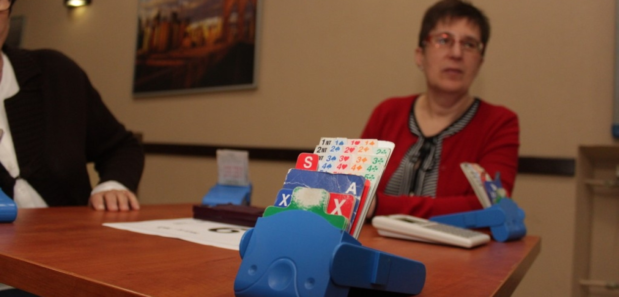 Szesnaście par zagrało w Kunicach w brydża