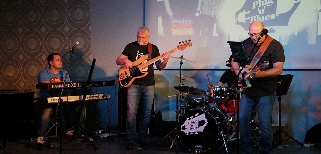 Śpiewający dyrektor i jego muzyczna rodzina