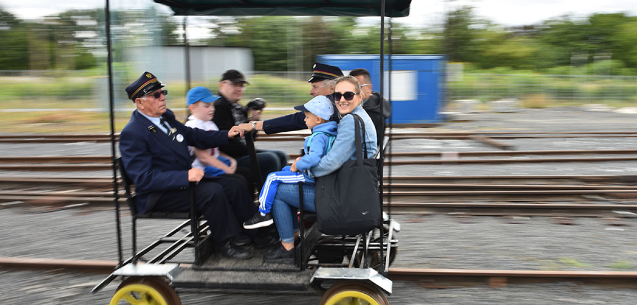 Około tysiąca osób poczuło pociąg do kolei