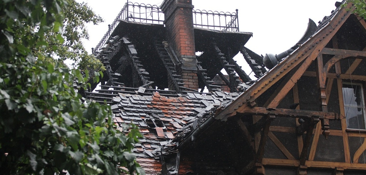 Groźny pożar na Tarninowie. Płonęła kamienica