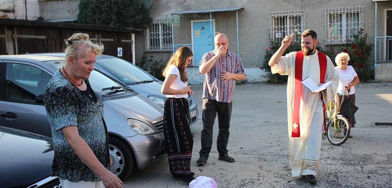 Na os. Kopernika święcili samochody i jednoślady