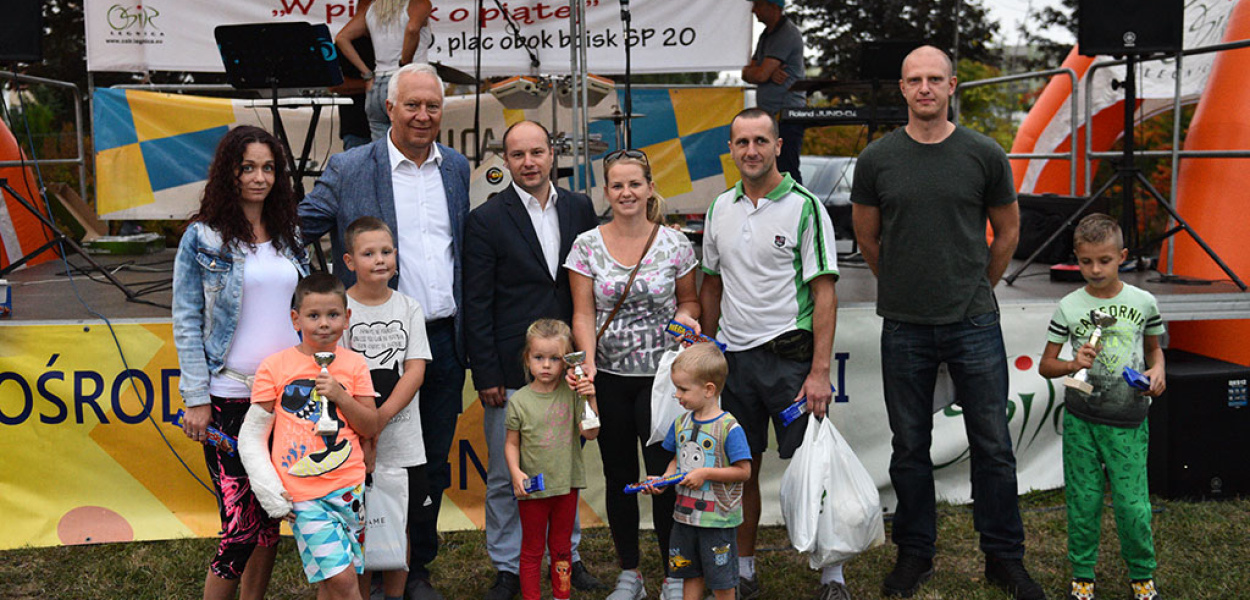 Leżaki, ziemniaki i dobra zabawa na Piekarach
