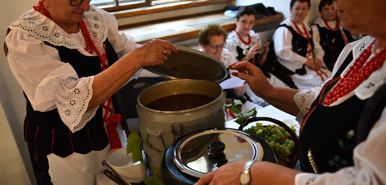 W miedzianym tyglu narodów wrzało mimo deszczu