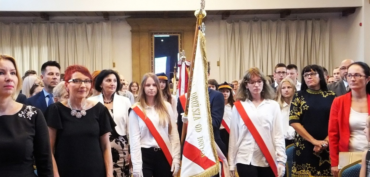 Inauguracja roku szkolnego. Najlepsi ze stypendiami