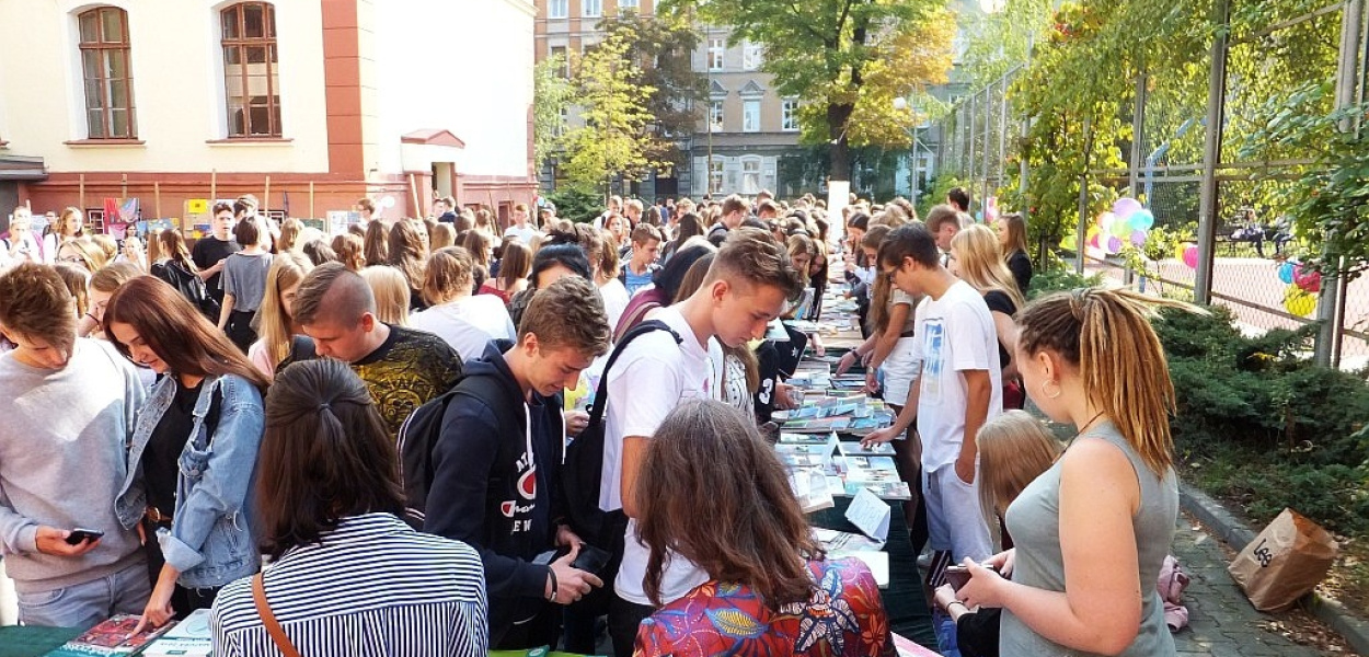 Uczniowie V LO już po pikniku integracyjnym