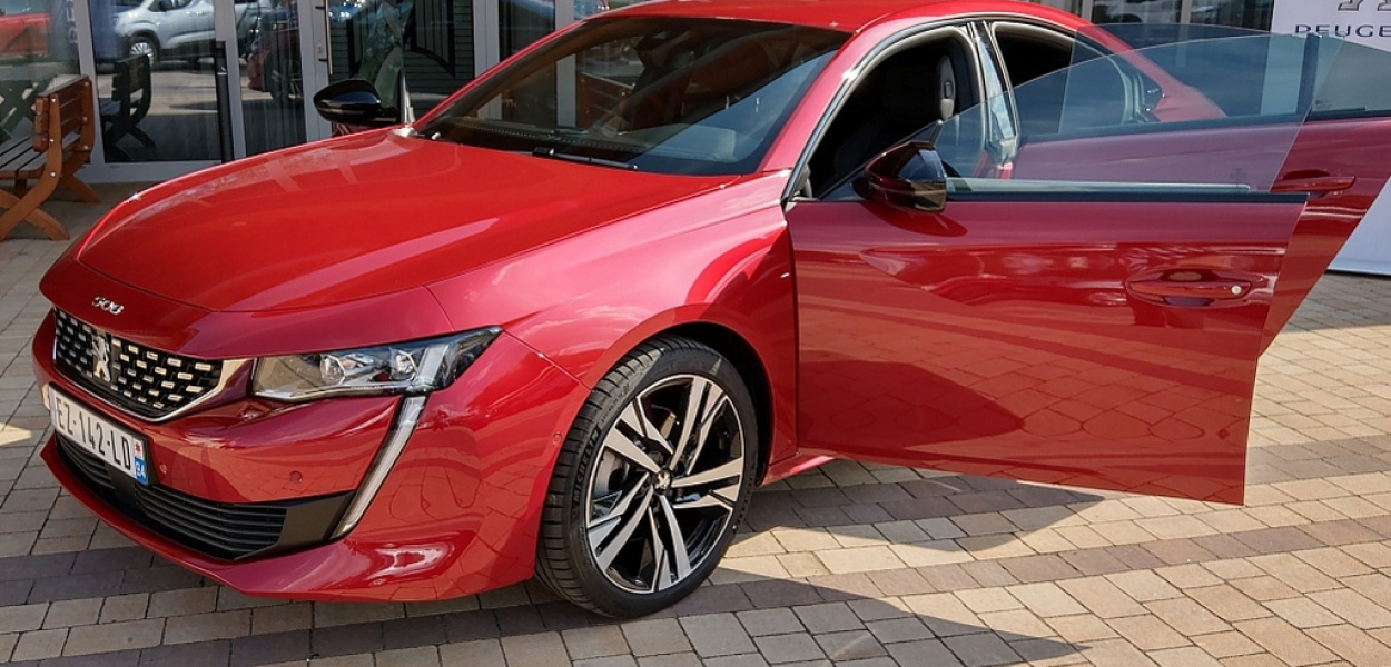 Dejon&amp;Dąbrowski chwali się nowymi cackami Peugeota