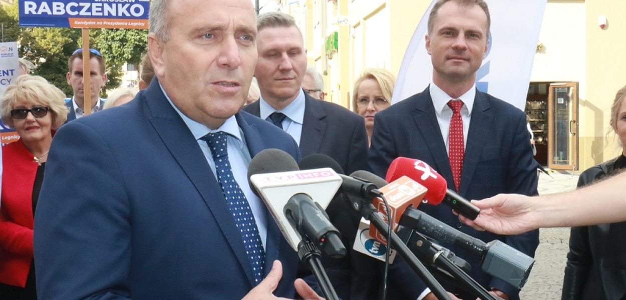 Schetyna trzyma kciuki za wygraną Rabczenki
