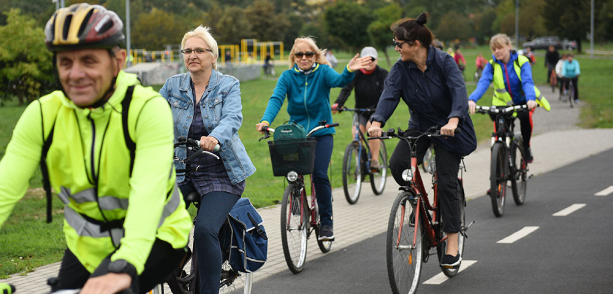 Pojechali rowerami wokół malowniczych jezior