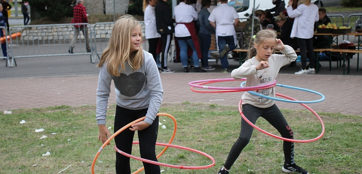 Bawili się i pomagali małemu Sebastianowi
