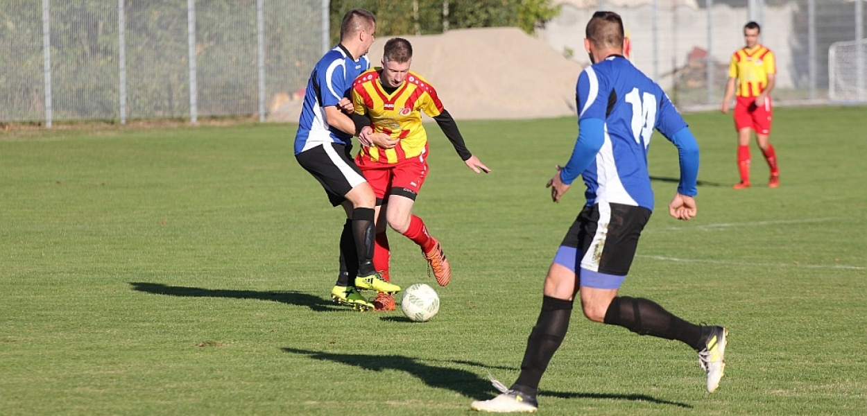 Piłkarskie niższe ligi: wyniki sobotnich spotkań 