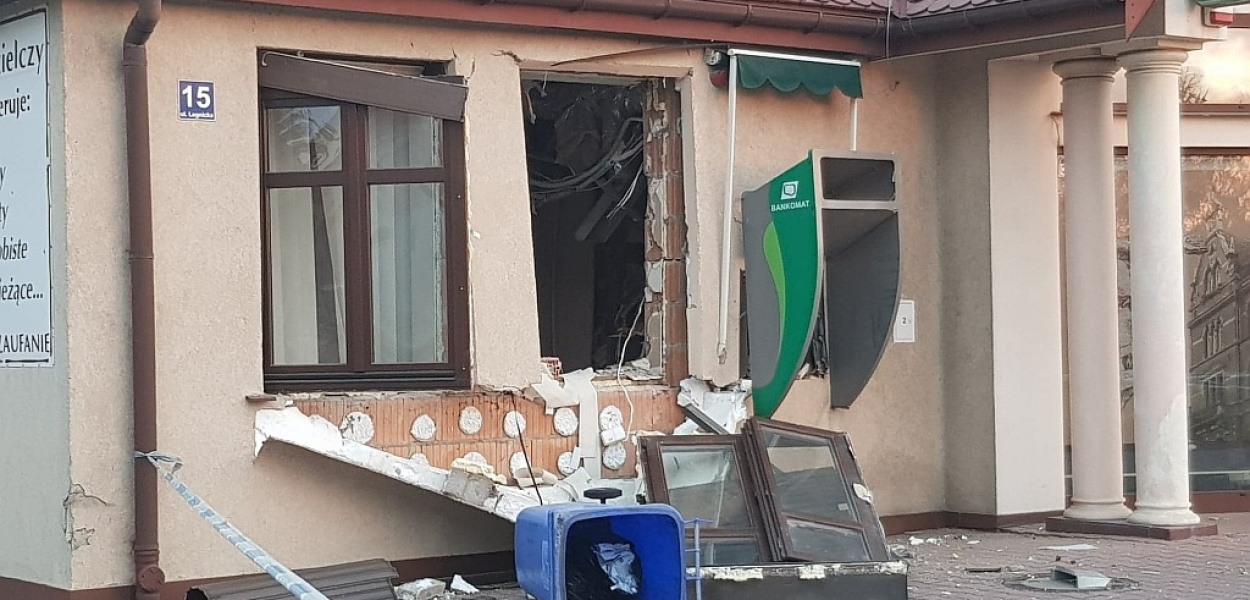 Wysadzili ścianę, chcieli ukraść bankomat w Kunicach