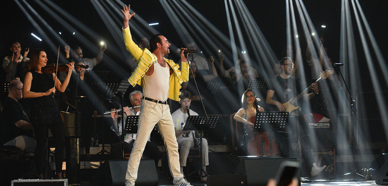 Queen symfonicznie. Angielskie hity okraszone polskimi dykteryjkami