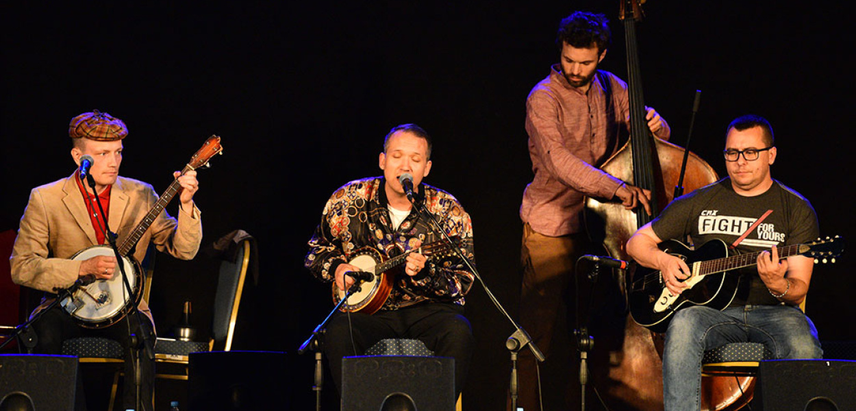 Starej Warszawy podwórkowych szlagierów czar