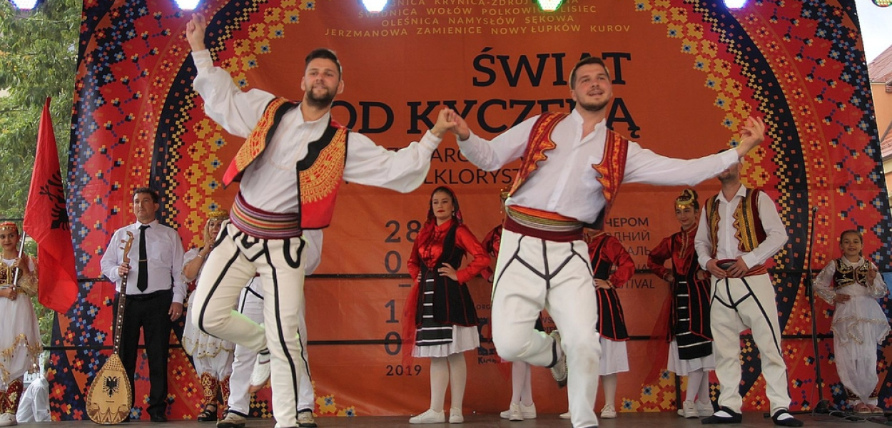 Tanecznym krokiem przez Europę i świat