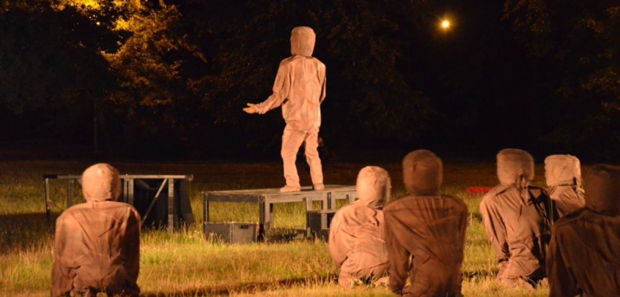 Aktorzy Teatru Ewolucji Cienia ożywili Abakany