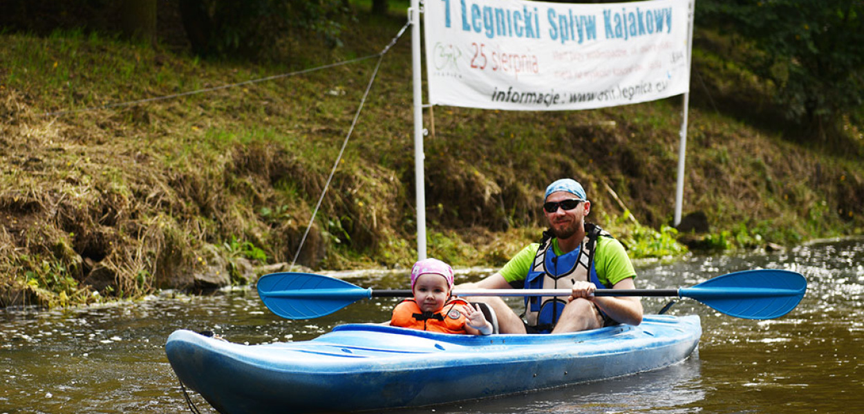  Było świetnie, ale tata zagapił się w komórkę i walnęliśmy w…