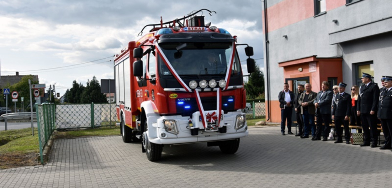 Nowy samochód strażacki trafił do Rzeszotar