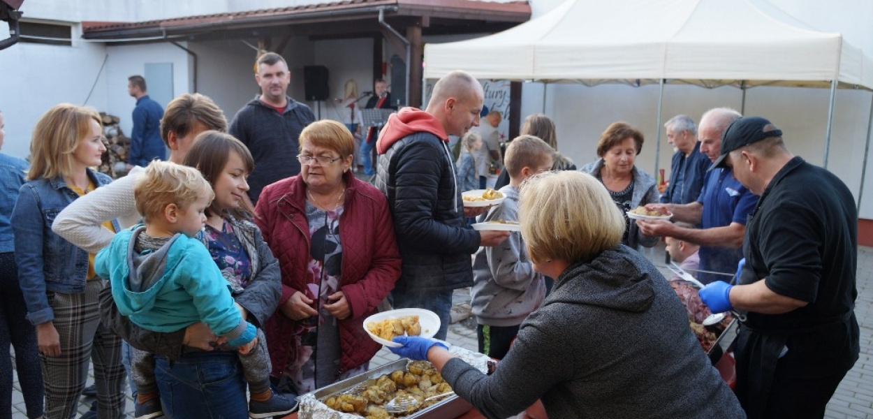 Mieszkańcy gminy Kunice w plenerze powitali jesień