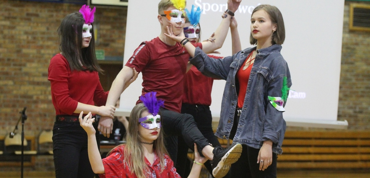 Pierwszaki z I LO już zintegrowane ze swoją nową szkołą