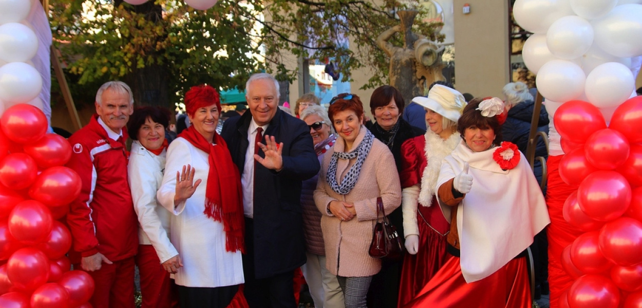 Biało-czerwone, pamiątkowe fotografie z lca.pl