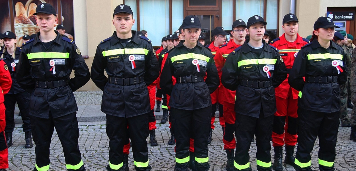 Klasy mundurowe po ślubowaniu. Trwa piknik patriotyczny