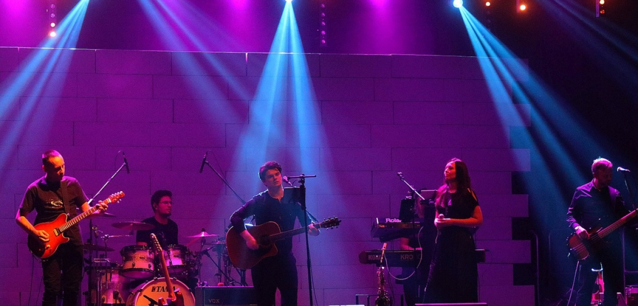 Floydowska „Ściana” z polskich „Dodatkowych Cegieł”