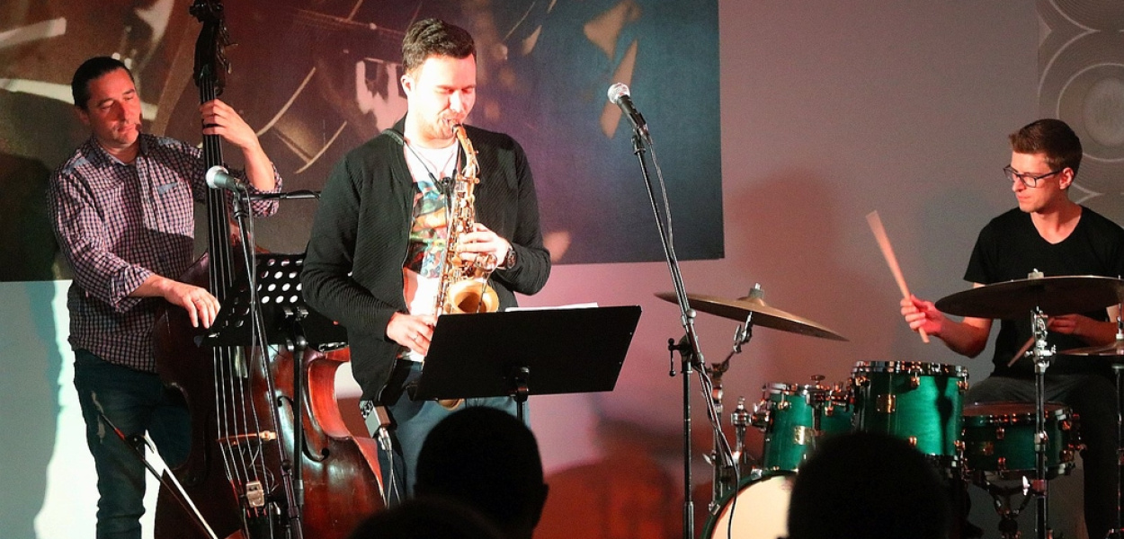 Muzycznie wspominali i przypominali wielkich artystów