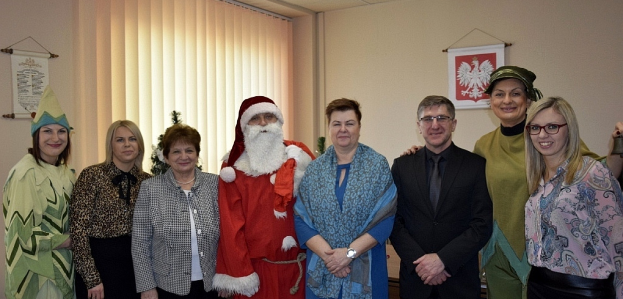 Święty Mikołaj odwiedził legnickie starostwo