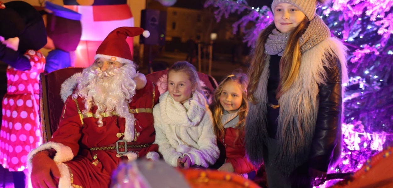 Mali mieszkańcy obdarowani przez Świętego Mikołaja