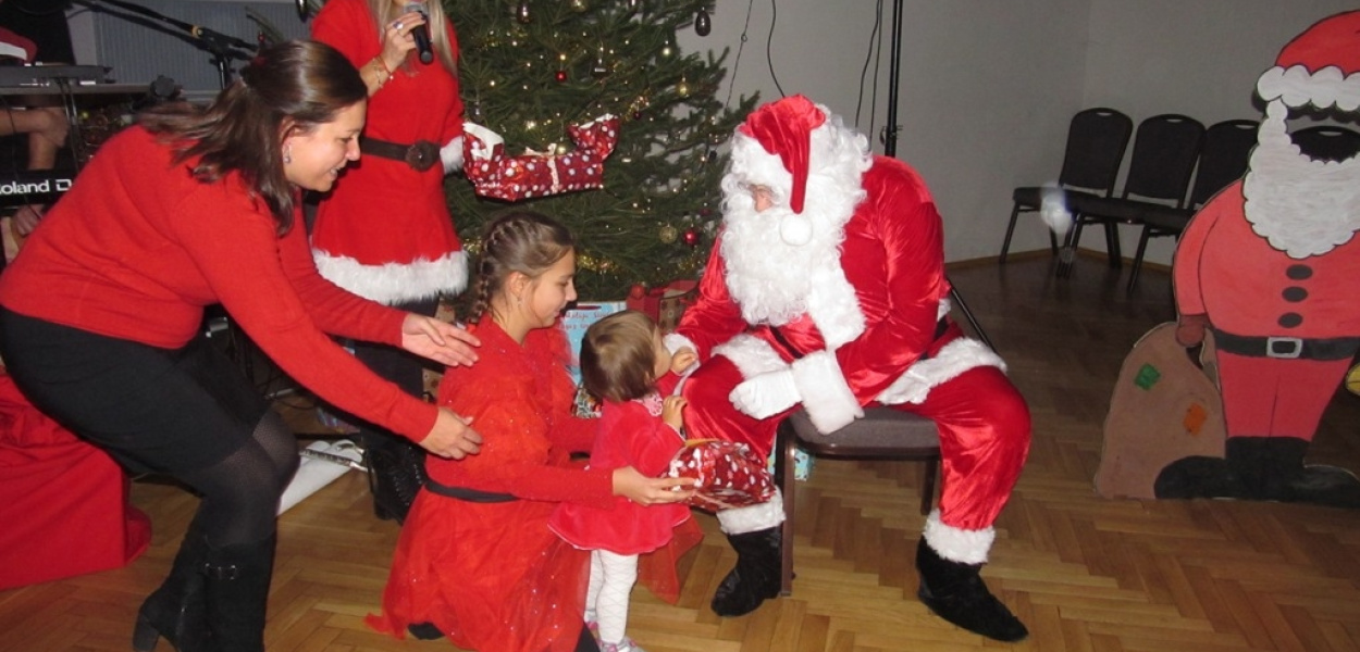 Mikołaj rozdał prezenty i wyruszył w dalszą drogę