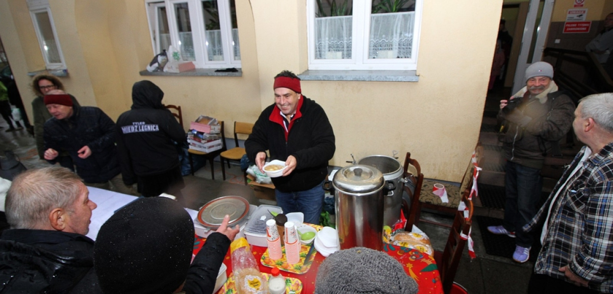 Ubrali, nakarmili i obdarowali mieszkańców noclegowni