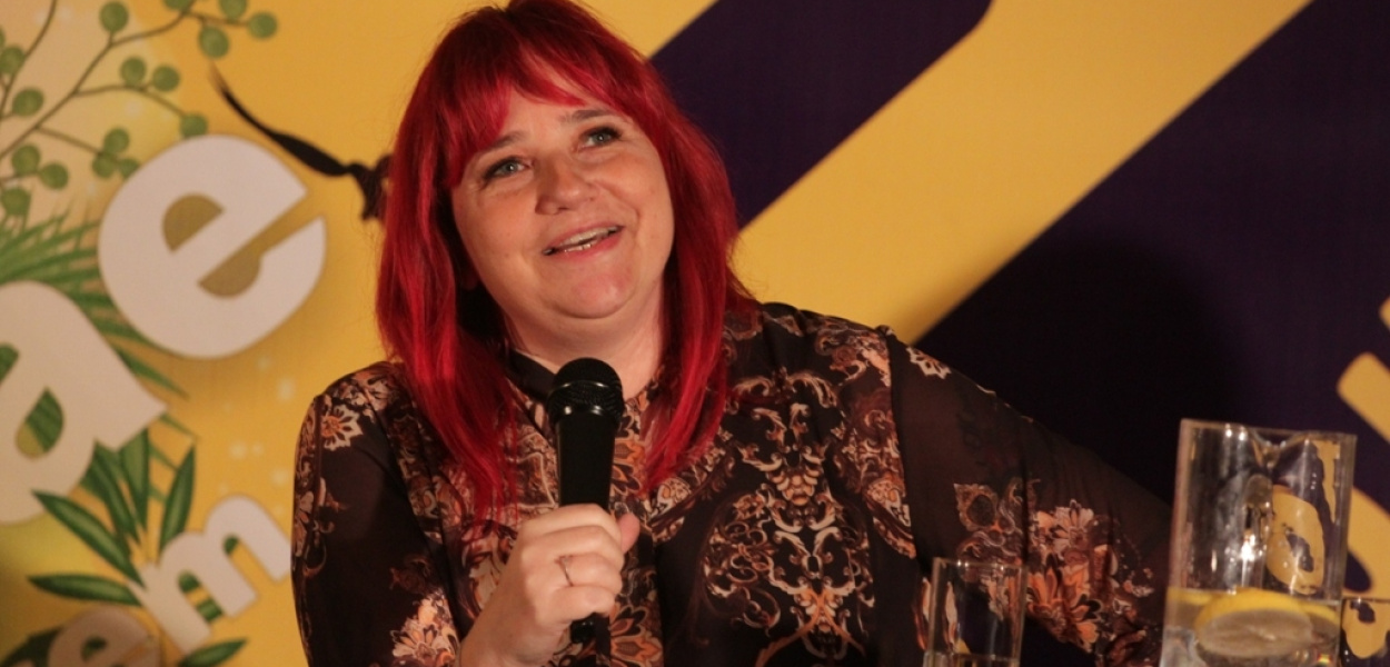 Książki pisze jak burza i ma swoją sektę