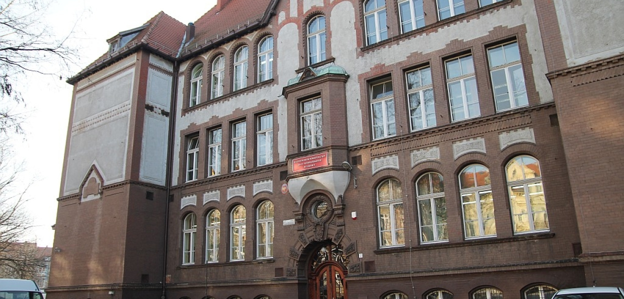 II LO i Technikum Ekonomiczne nr2  najlepsze w Legnicy