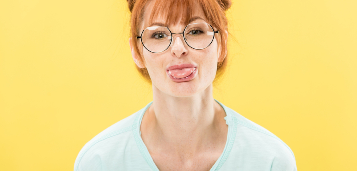 Żółte podniebienie - co może oznaczać i jakie są przyczyny?