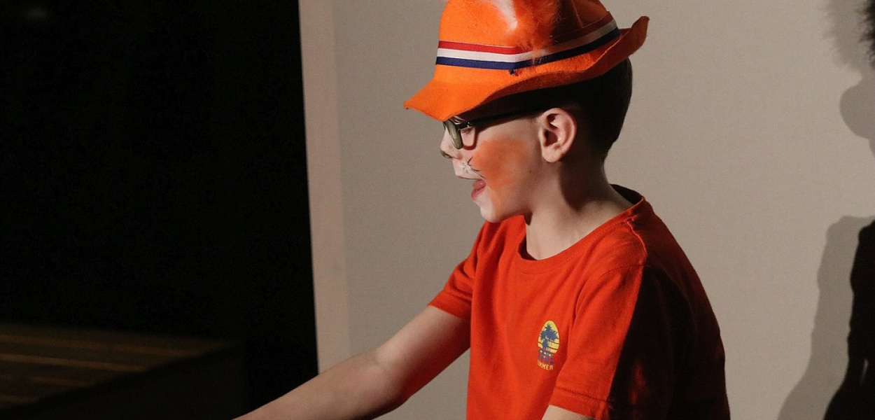 Leśne igraszki artystów teatru dziecięcego „W to mi graj”