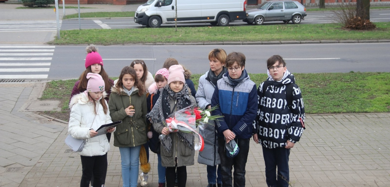 Legniccy uczniowie złożyli hołd Żołnierzom Wyklętym