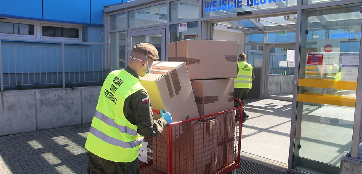 Pierwsze fartuchy ochronne dotarły do szpitala 