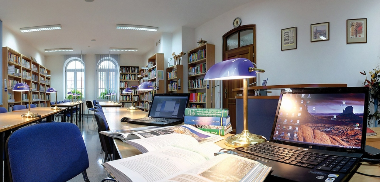 Wyposażenie i oprogramowanie komputerowe w PWSZ im. Witelona w Legnicy