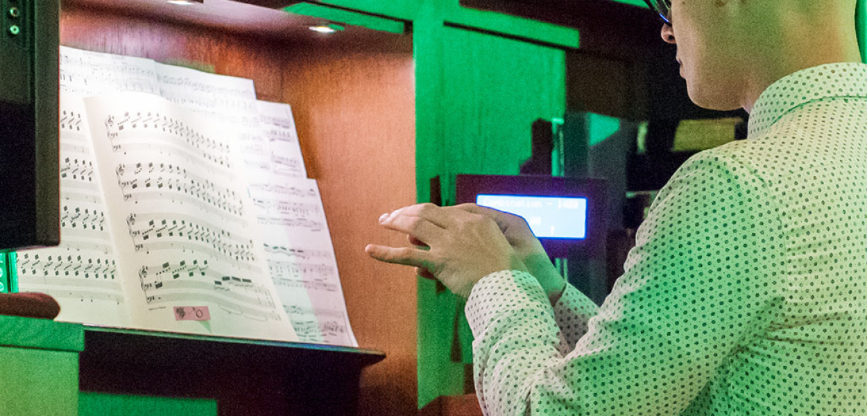 Mistrz improwizacji organowych zagrał w kościele na Piekarach