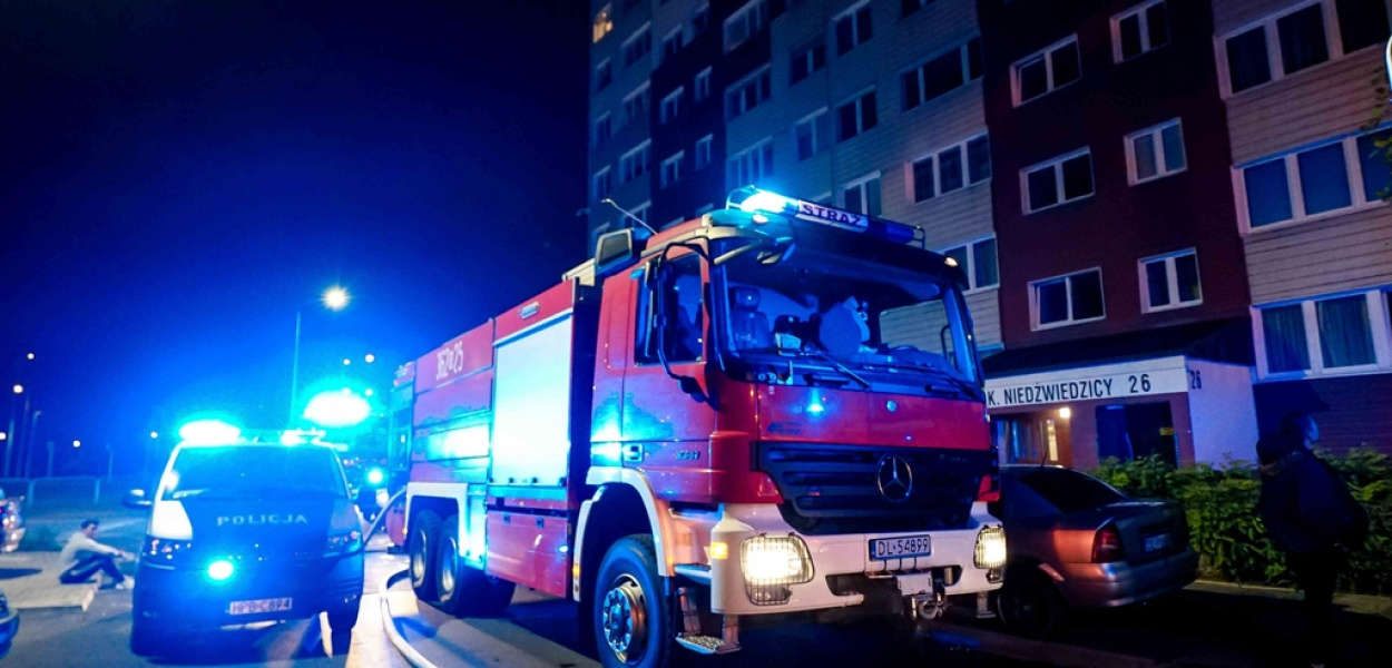 Paliła się piwnica w wieżowcu na os. Kopernik