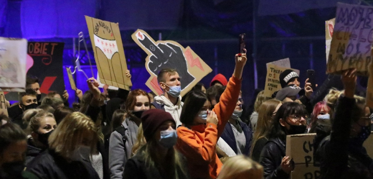 Legniczanie szósty dzień spacerowali po ulicach miasta