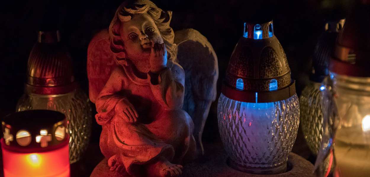 Koronawirus. Zamknięte cmentarze i zdalna praca