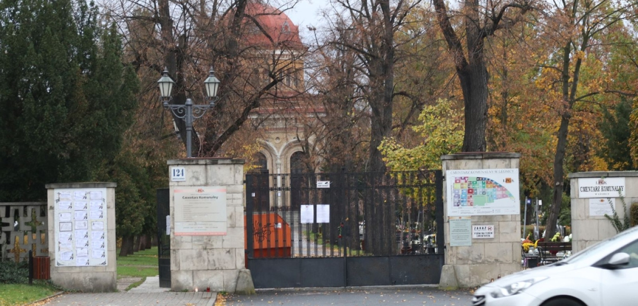 Bramy legnickich nekropolii już otwarte 