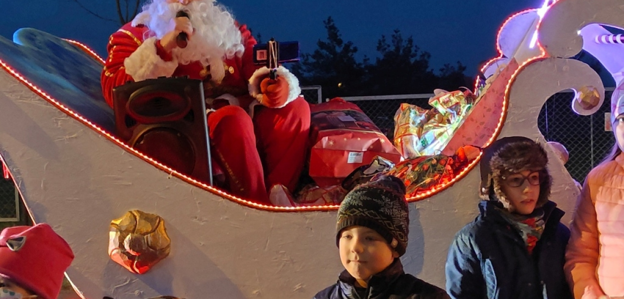 Mikołaj zostawił prezenty i odjechał
