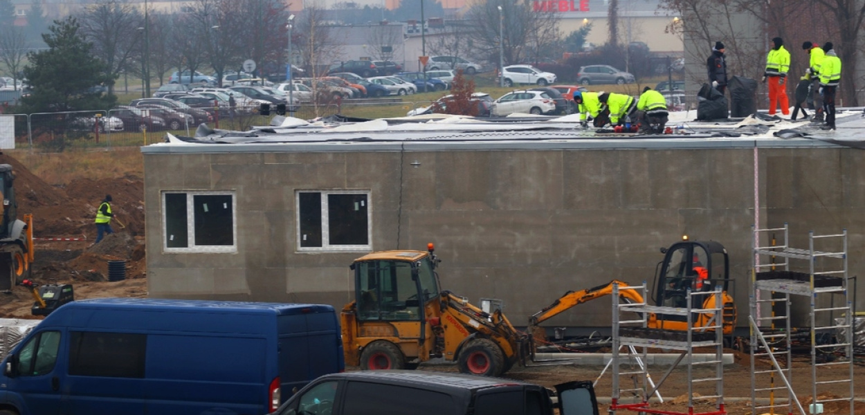Covidowy szpital modułowy rośnie w oczach