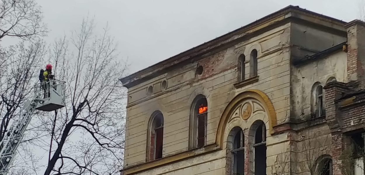 Płonęły budynki poJARowskich szpitali